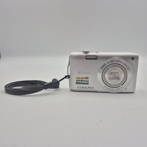 Nikon COOLPIX S3300 Silver Compact Digital Camera USED TESTED